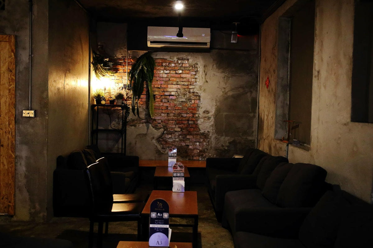 北車餐酒館推薦-Dobar北車店,有網紅歌手駐唱的沙發酒吧,