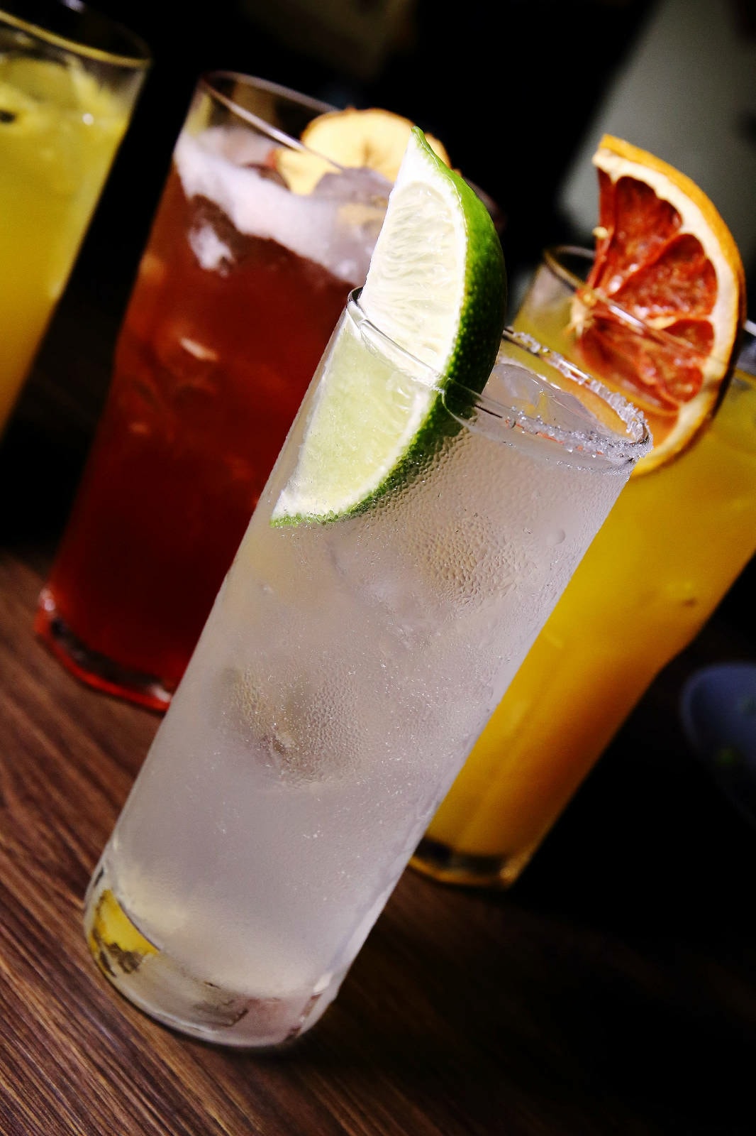 北車餐酒館推薦-Dobar北車店,有網紅歌手駐唱的沙發酒吧,