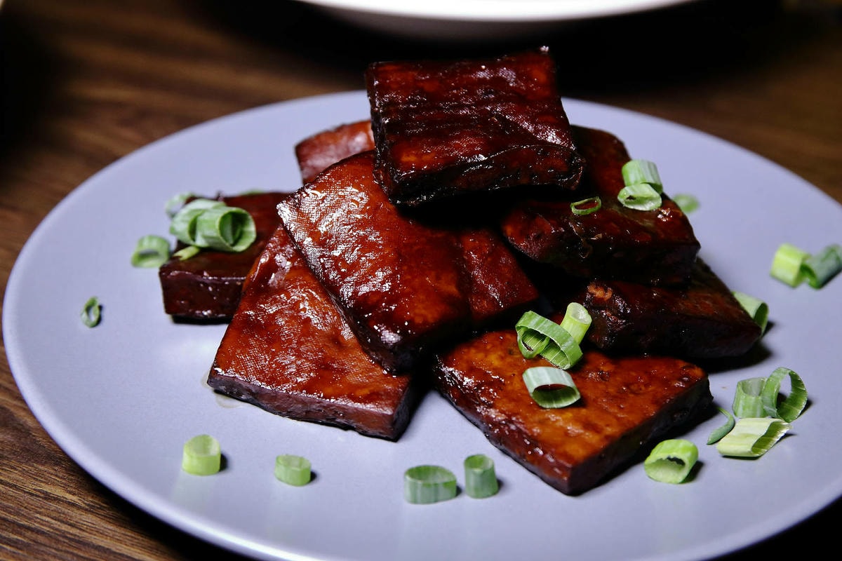 北車餐酒館推薦-Dobar北車店,有網紅歌手駐唱的沙發酒吧,
