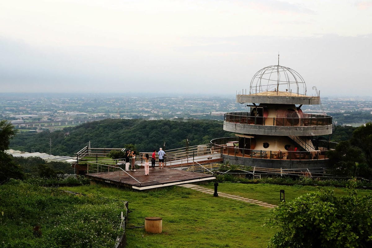 空ㄟ咖啡新竹店，湖口最新景觀餐廳，異國風百萬夜景、室外超大草