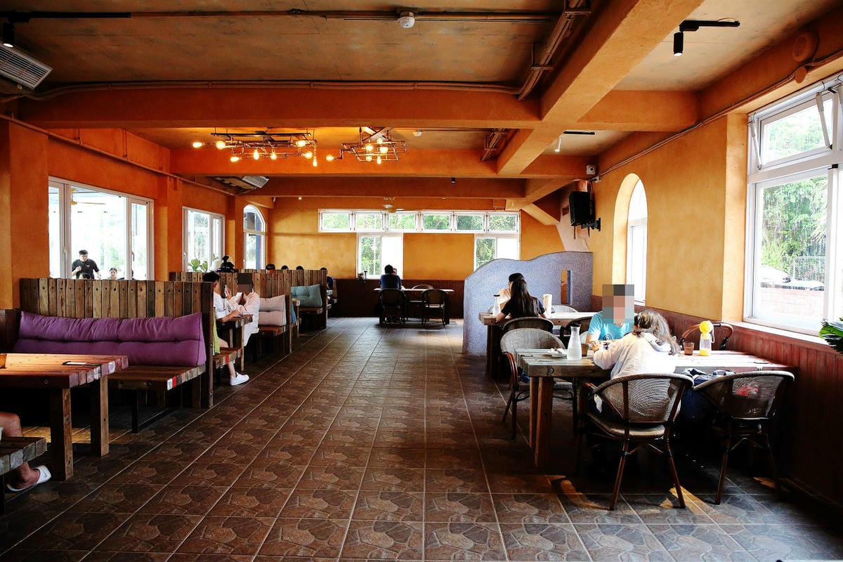 空ㄟ咖啡新竹店，湖口最新景觀餐廳，異國風百萬夜景、室外超大草