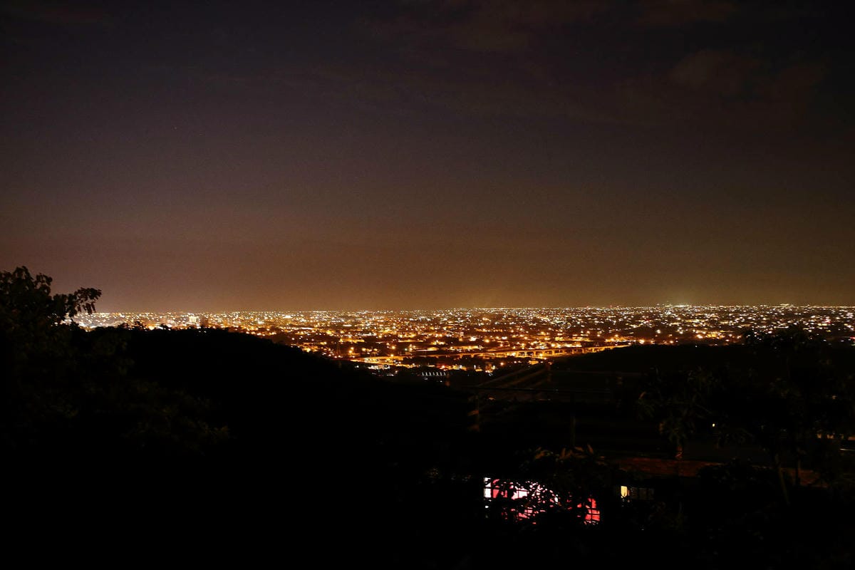 空ㄟ咖啡新竹店，湖口最新景觀餐廳，異國風百萬夜景、室外超大草