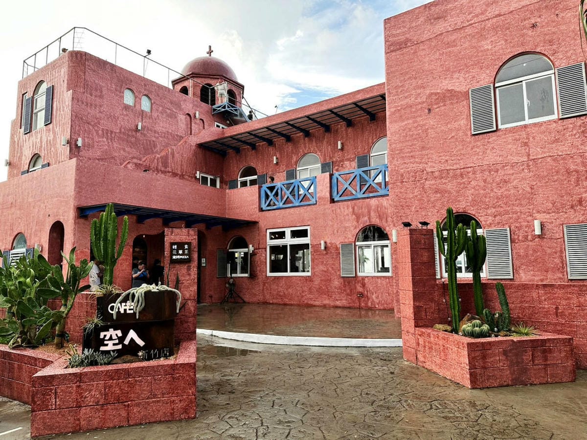 空ㄟ咖啡新竹店，湖口最新景觀餐廳，異國風百萬夜景、室外超大草