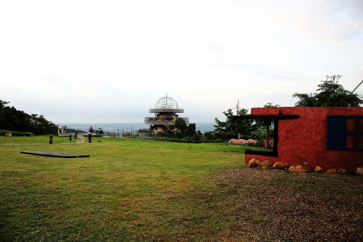 空ㄟ咖啡新竹店，湖口最新景觀餐廳，異國風百萬夜景、室外超大草