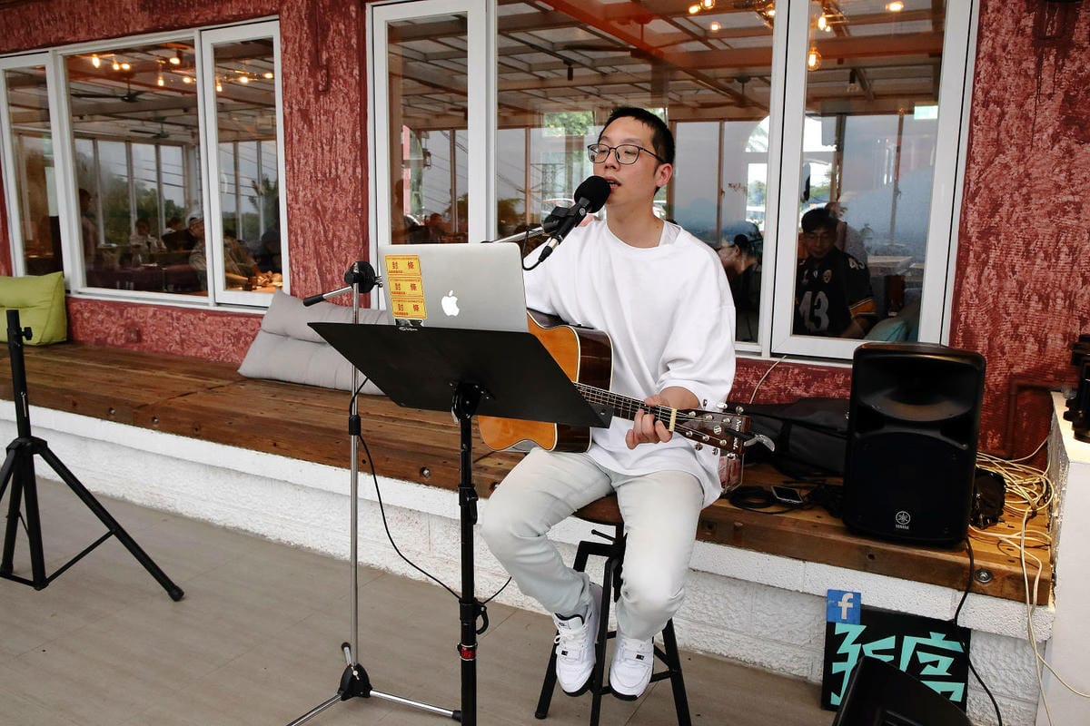 空ㄟ咖啡新竹店，湖口最新景觀餐廳，異國風百萬夜景、室外超大草