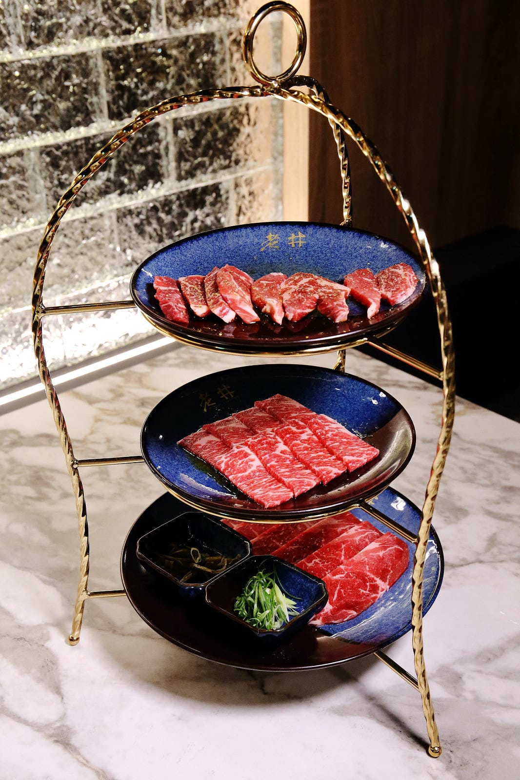 終於來台北了!台中人氣燒肉「老井」插旗信義區,30公分厚切牛 終於來台北了!台中人氣燒肉「老井」插旗信義區,30公分厚切牛