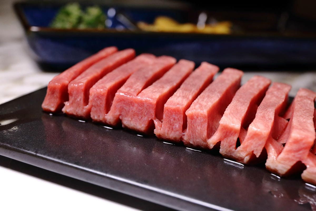 終於來台北了!台中人氣燒肉「老井」插旗信義區,30公分厚切牛 終於來台北了!台中人氣燒肉「老井」插旗信義區,30公分厚切牛