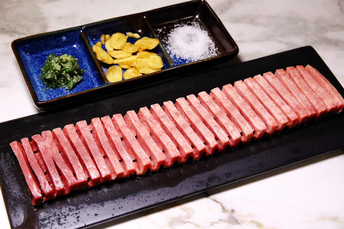 終於來台北了!台中人氣燒肉「老井」插旗信義區,30公分厚切牛 終於來台北了!台中人氣燒肉「老井」插旗信義區,30公分厚切牛