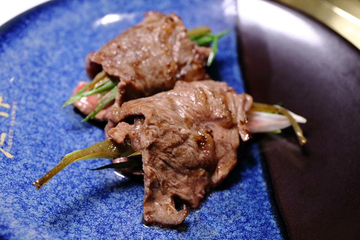 終於來台北了!台中人氣燒肉「老井」插旗信義區,30公分厚切牛 終於來台北了!台中人氣燒肉「老井」插旗信義區,30公分厚切牛