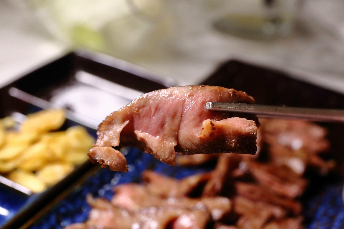 終於來台北了!台中人氣燒肉「老井」插旗信義區,30公分厚切牛 終於來台北了!台中人氣燒肉「老井」插旗信義區,30公分厚切牛