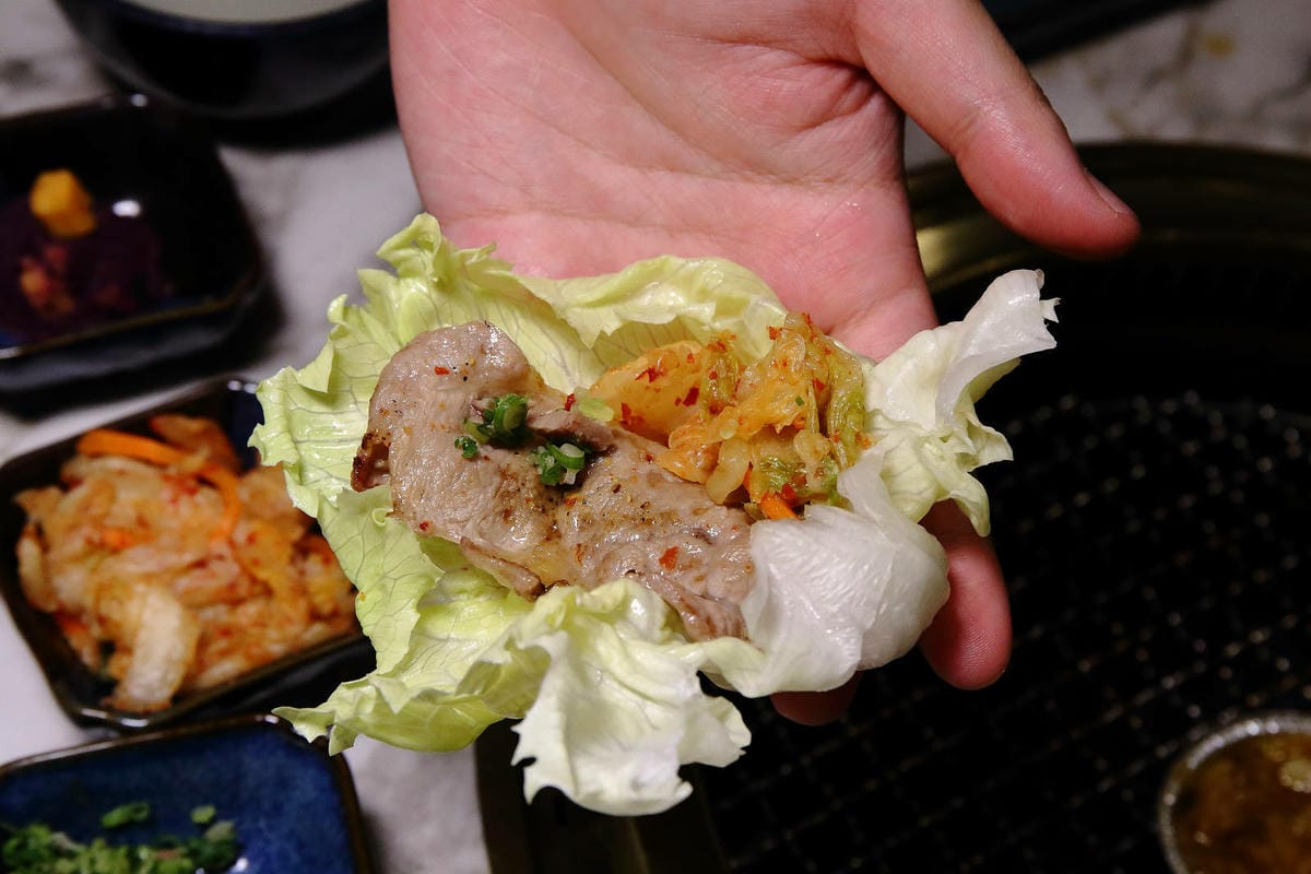 終於來台北了!台中人氣燒肉「老井」插旗信義區,30公分厚切牛 終於來台北了!台中人氣燒肉「老井」插旗信義區,30公分厚切牛