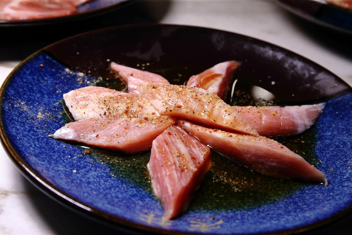 終於來台北了!台中人氣燒肉「老井」插旗信義區,30公分厚切牛 終於來台北了!台中人氣燒肉「老井」插旗信義區,30公分厚切牛