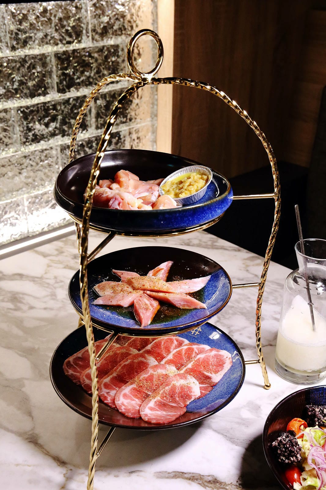 終於來台北了!台中人氣燒肉「老井」插旗信義區,30公分厚切牛 終於來台北了!台中人氣燒肉「老井」插旗信義區,30公分厚切牛