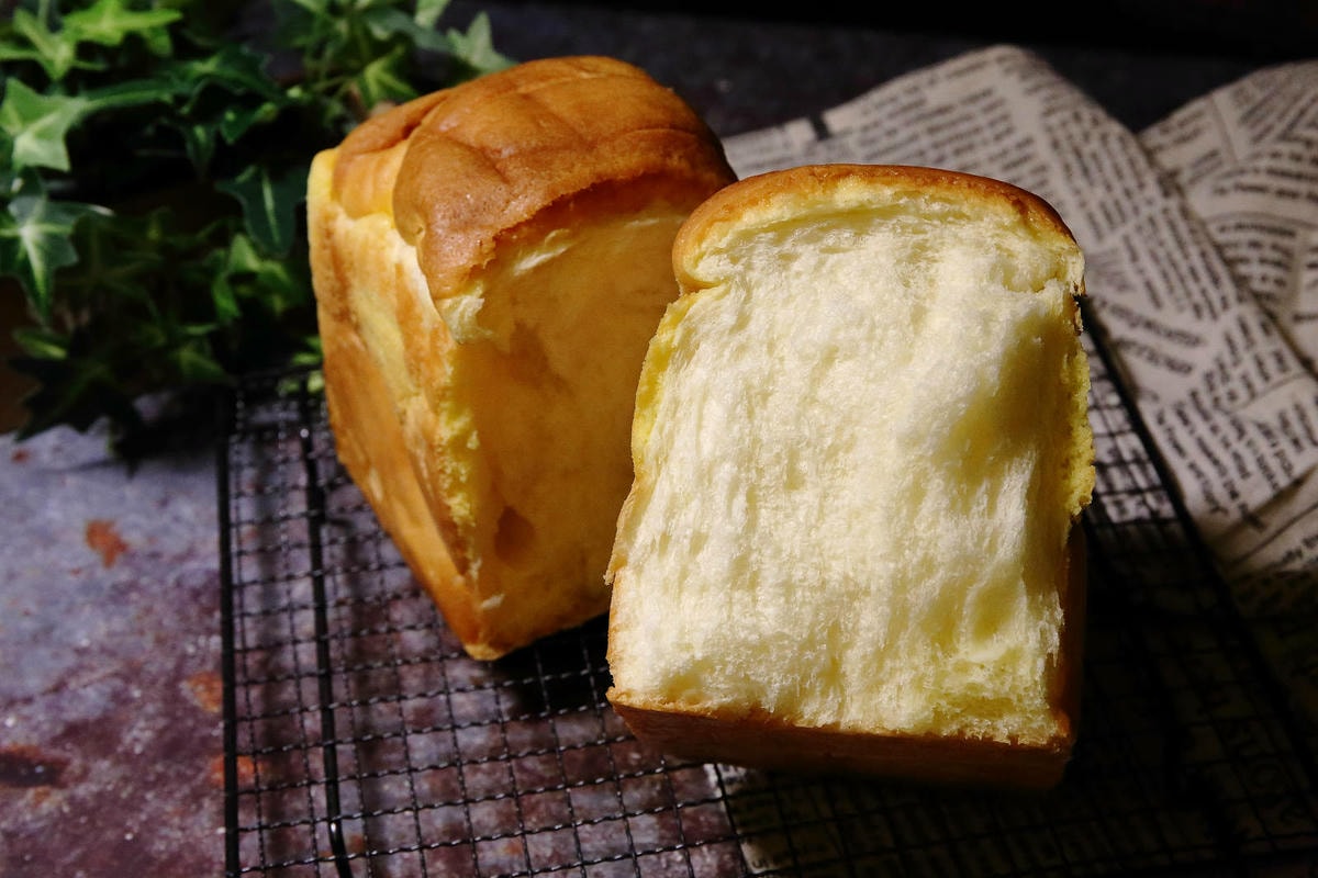 中秋送禮首選!賴董土司中秋禮盒,鳳梨酥與堅果塔送禮的最佳拍檔