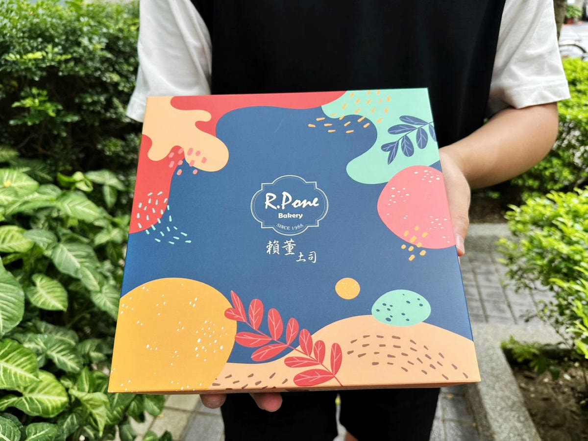 中秋送禮首選!賴董土司中秋禮盒,鳳梨酥與堅果塔送禮的最佳拍檔