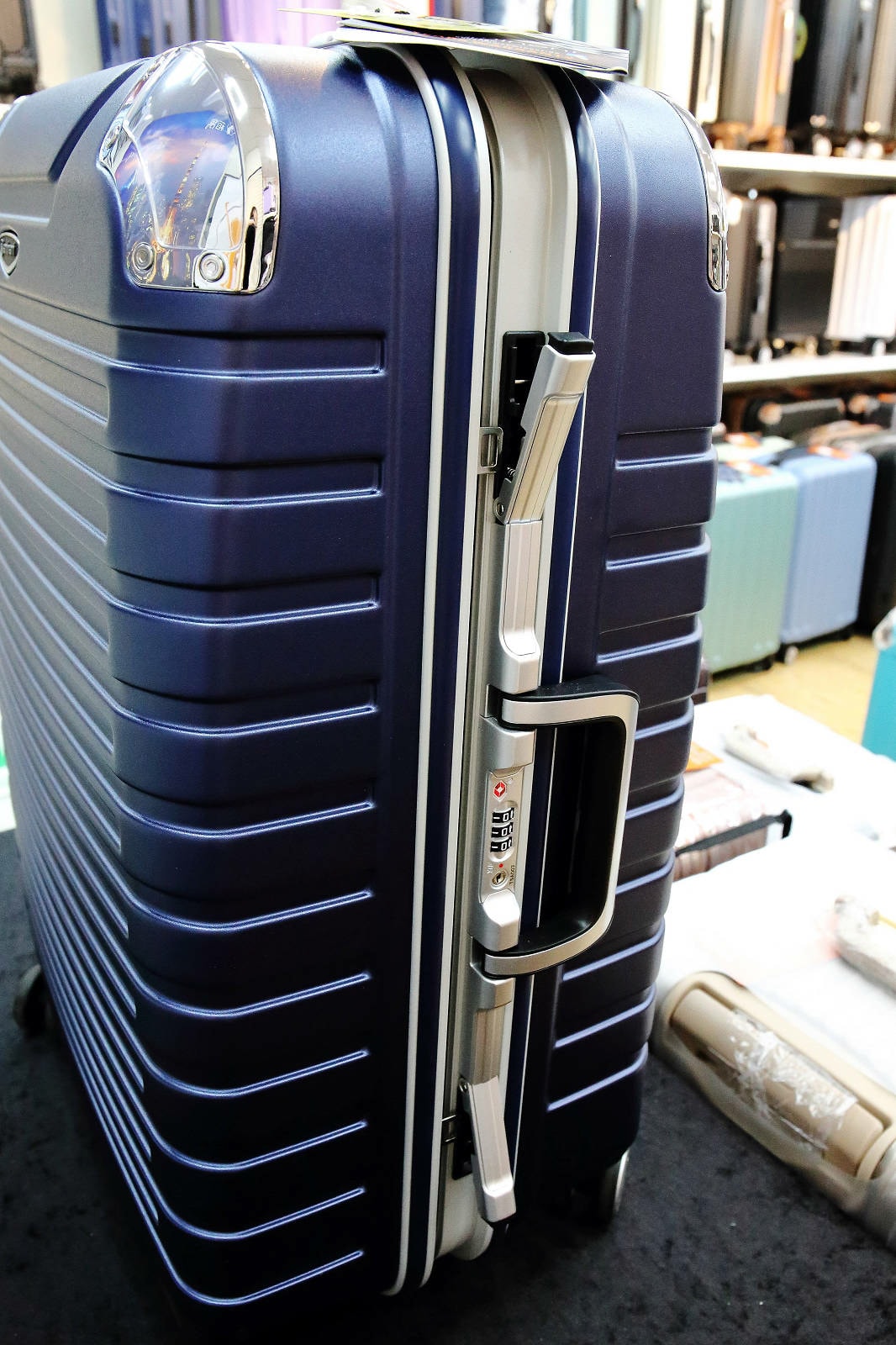 三重行李箱推薦,箱寓三重店新開幕!高顏質、超耐用行李箱品牌推