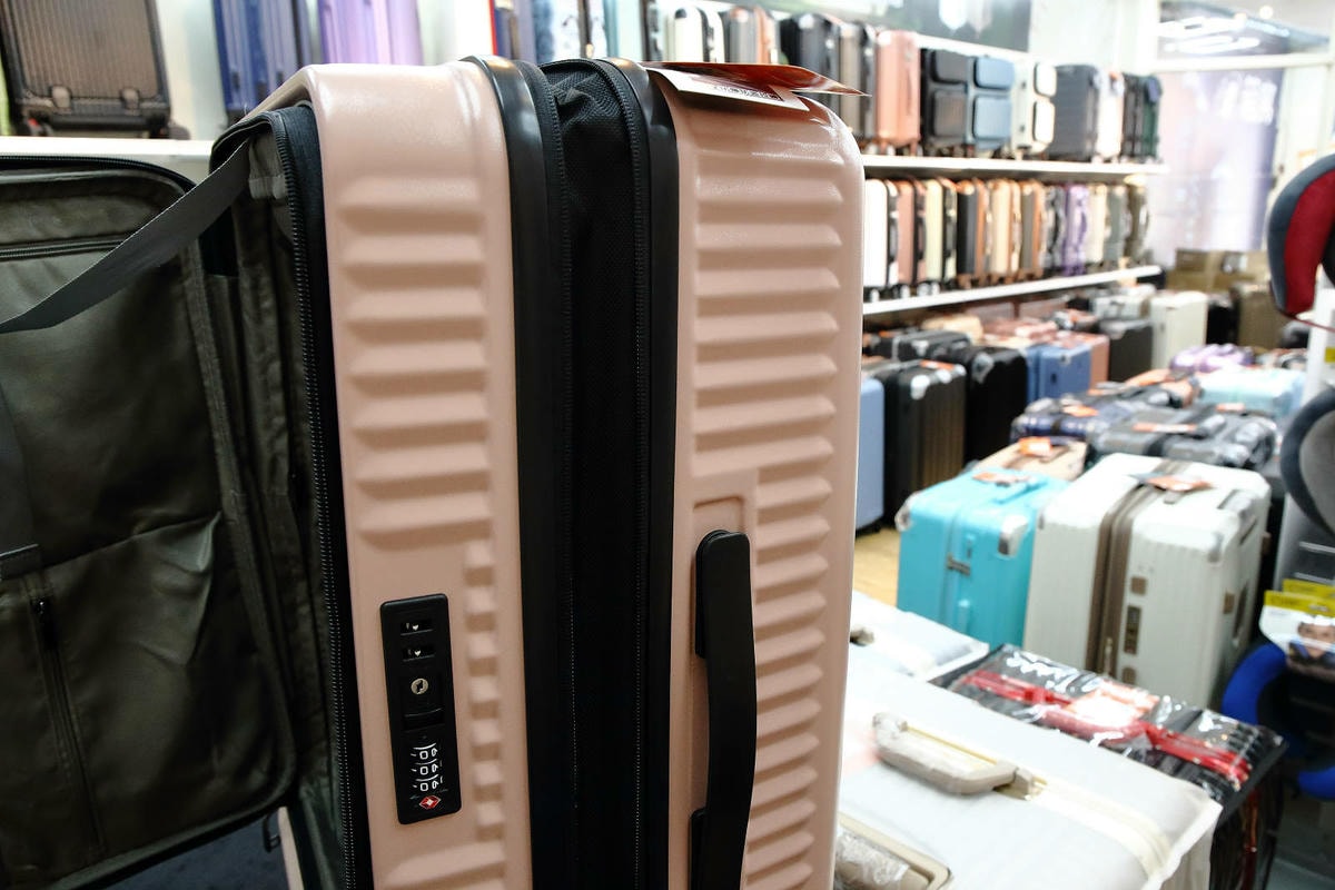 三重行李箱推薦,箱寓三重店新開幕!高顏質、超耐用行李箱品牌推