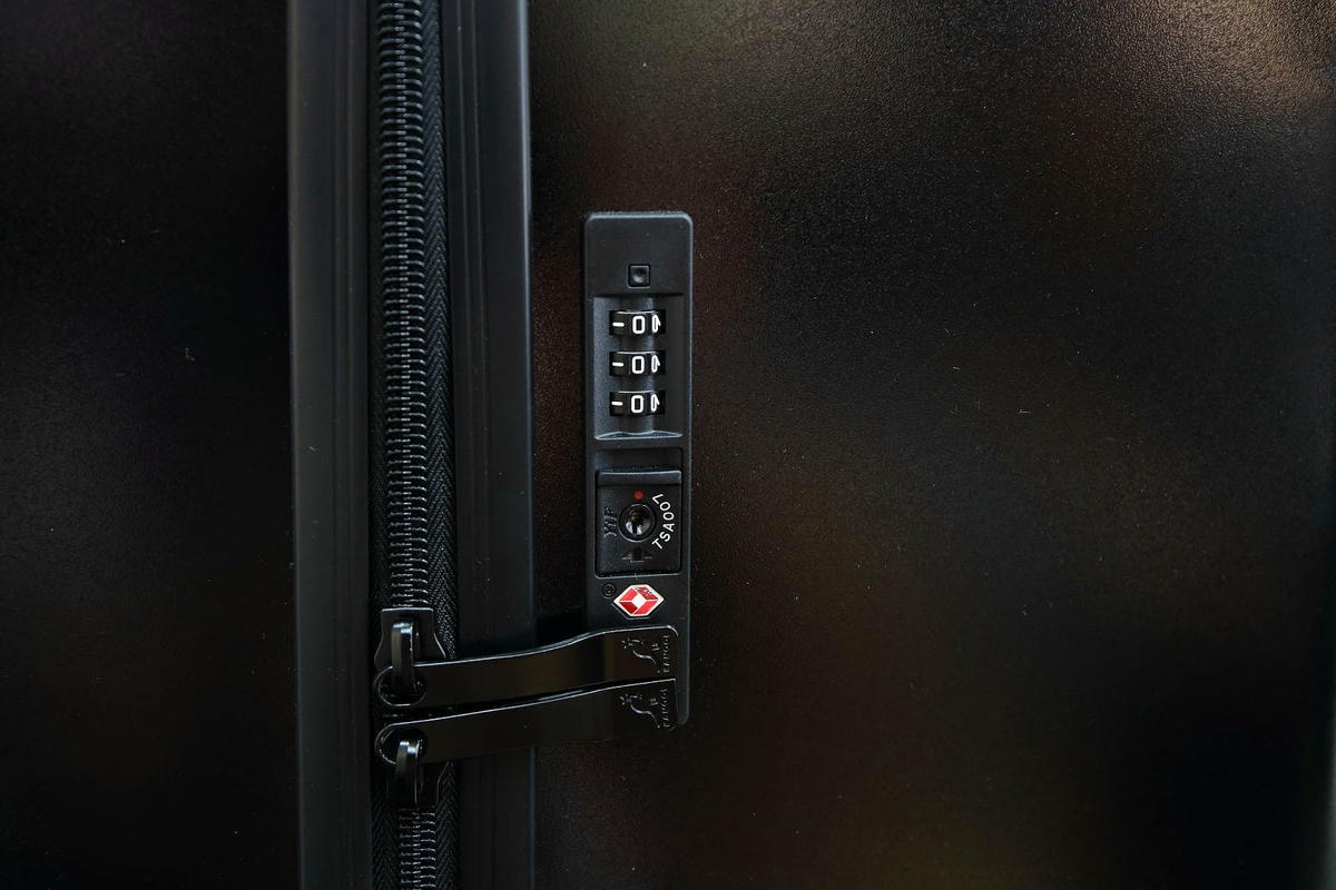 三重行李箱推薦,箱寓三重店新開幕!高顏質、超耐用行李箱品牌推