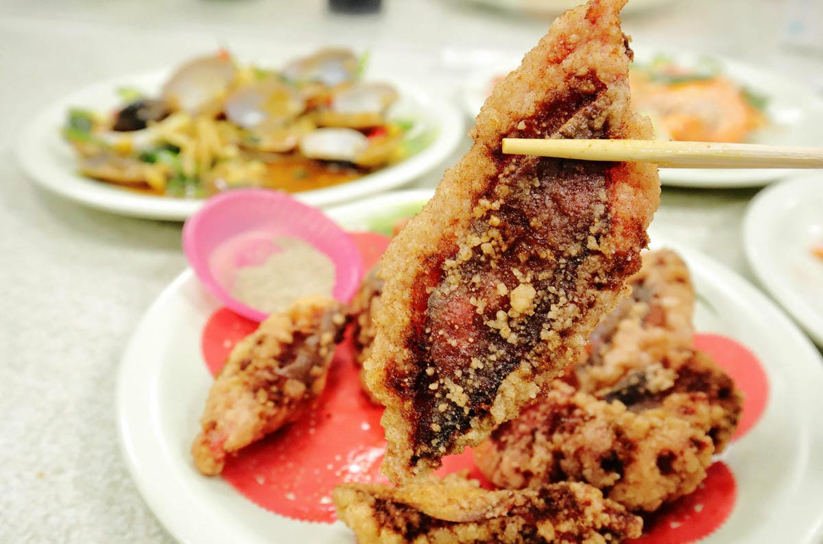 【榮生魚片】基隆成功市場高人氣排隊美食,現切生魚片自己選,平 【榮生魚片】基隆成功市場高人氣排隊美食,現切生魚片自己選,平