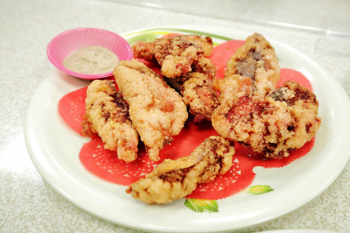 【榮生魚片】基隆成功市場高人氣排隊美食,現切生魚片自己選,平 【榮生魚片】基隆成功市場高人氣排隊美食,現切生魚片自己選,平