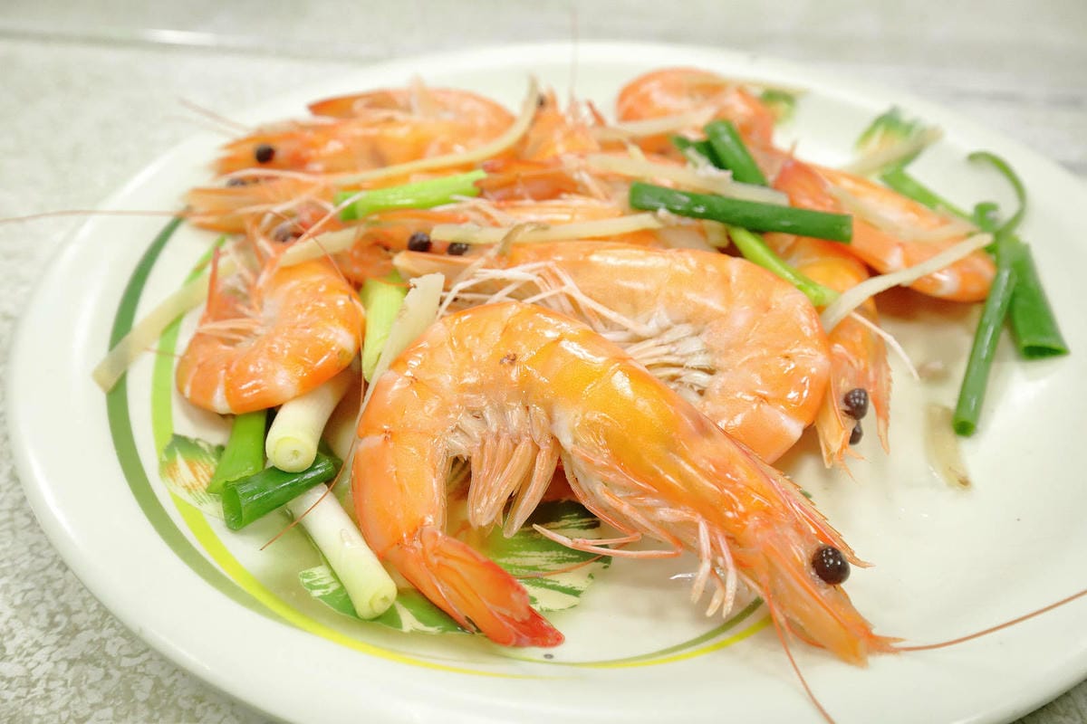 【榮生魚片】基隆成功市場高人氣排隊美食,現切生魚片自己選,平 【榮生魚片】基隆成功市場高人氣排隊美食,現切生魚片自己選,平