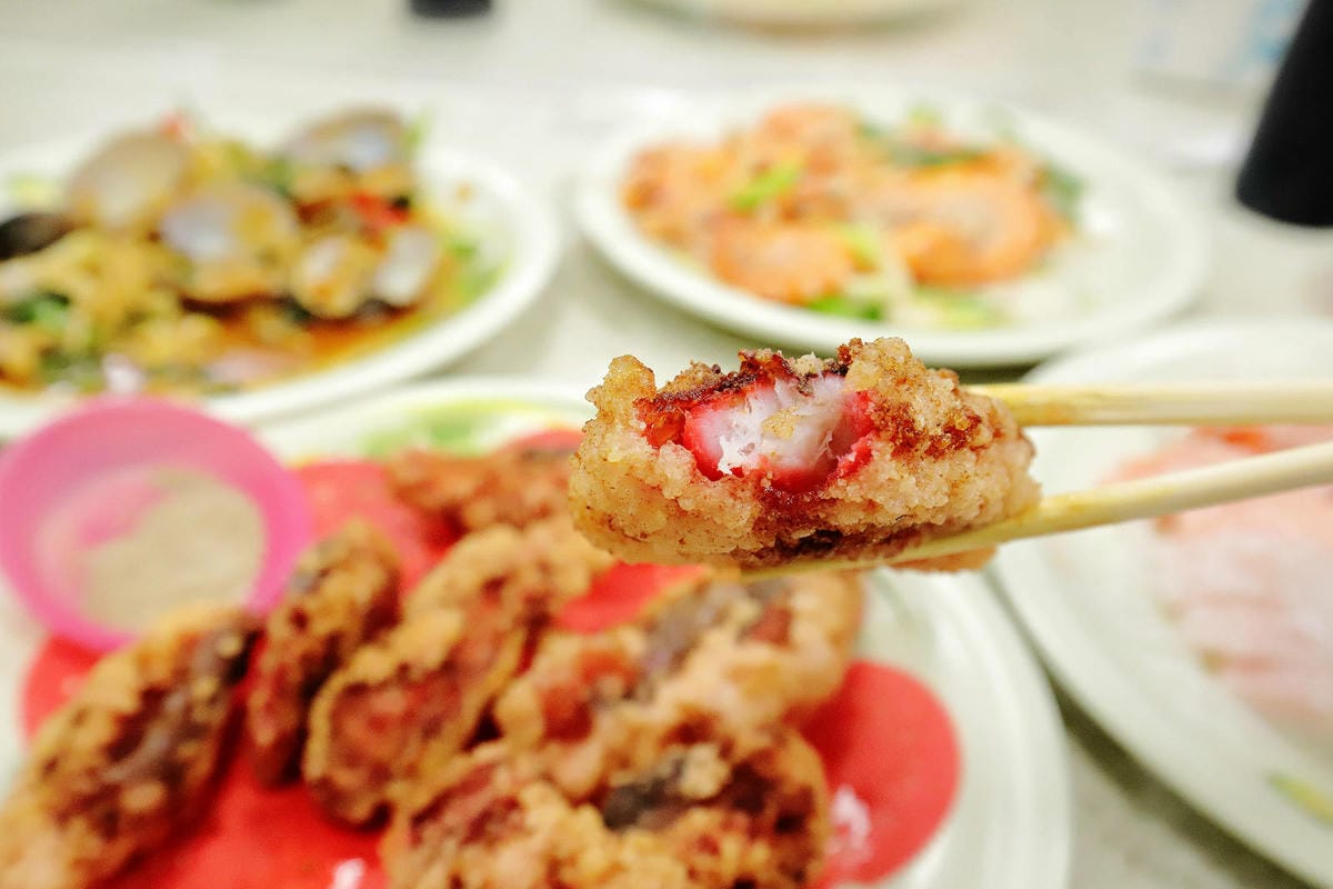 【榮生魚片】基隆成功市場高人氣排隊美食,現切生魚片自己選,平 【榮生魚片】基隆成功市場高人氣排隊美食,現切生魚片自己選,平