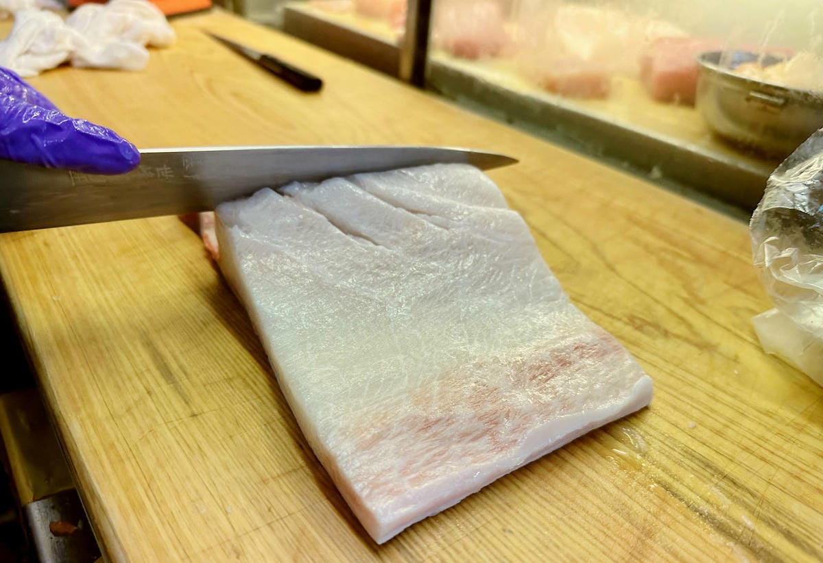 【榮生魚片】基隆成功市場高人氣排隊美食,現切生魚片自己選,平 【榮生魚片】基隆成功市場高人氣排隊美食,現切生魚片自己選,平