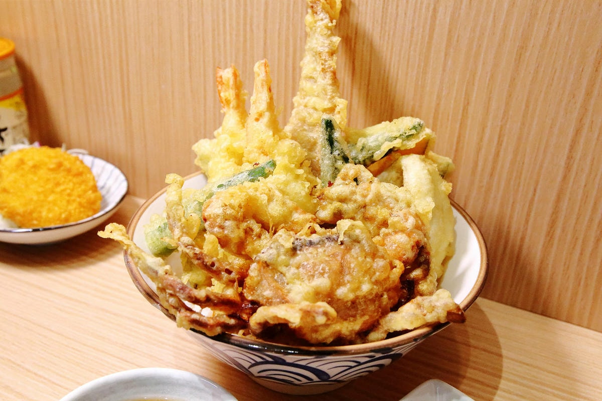 淡水平價丼飯、日式炸天婦羅推薦!隱藏版超人氣浮誇丼飯!19種