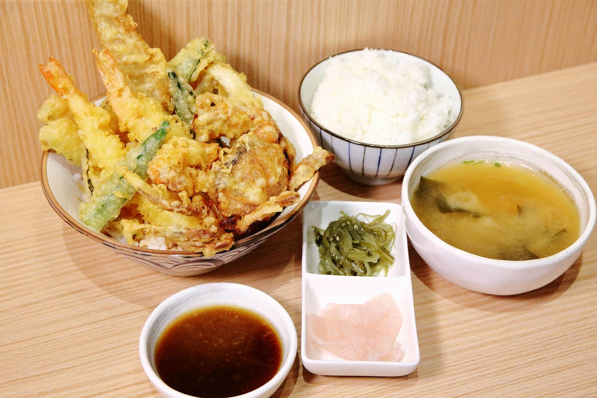 淡水平價丼飯、日式炸天婦羅推薦!隱藏版超人氣浮誇丼飯!19種