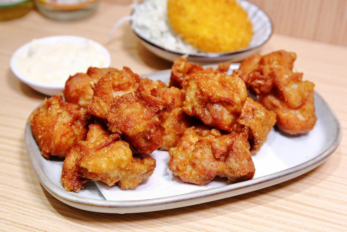 淡水平價丼飯、日式炸天婦羅推薦!隱藏版超人氣浮誇丼飯!19種