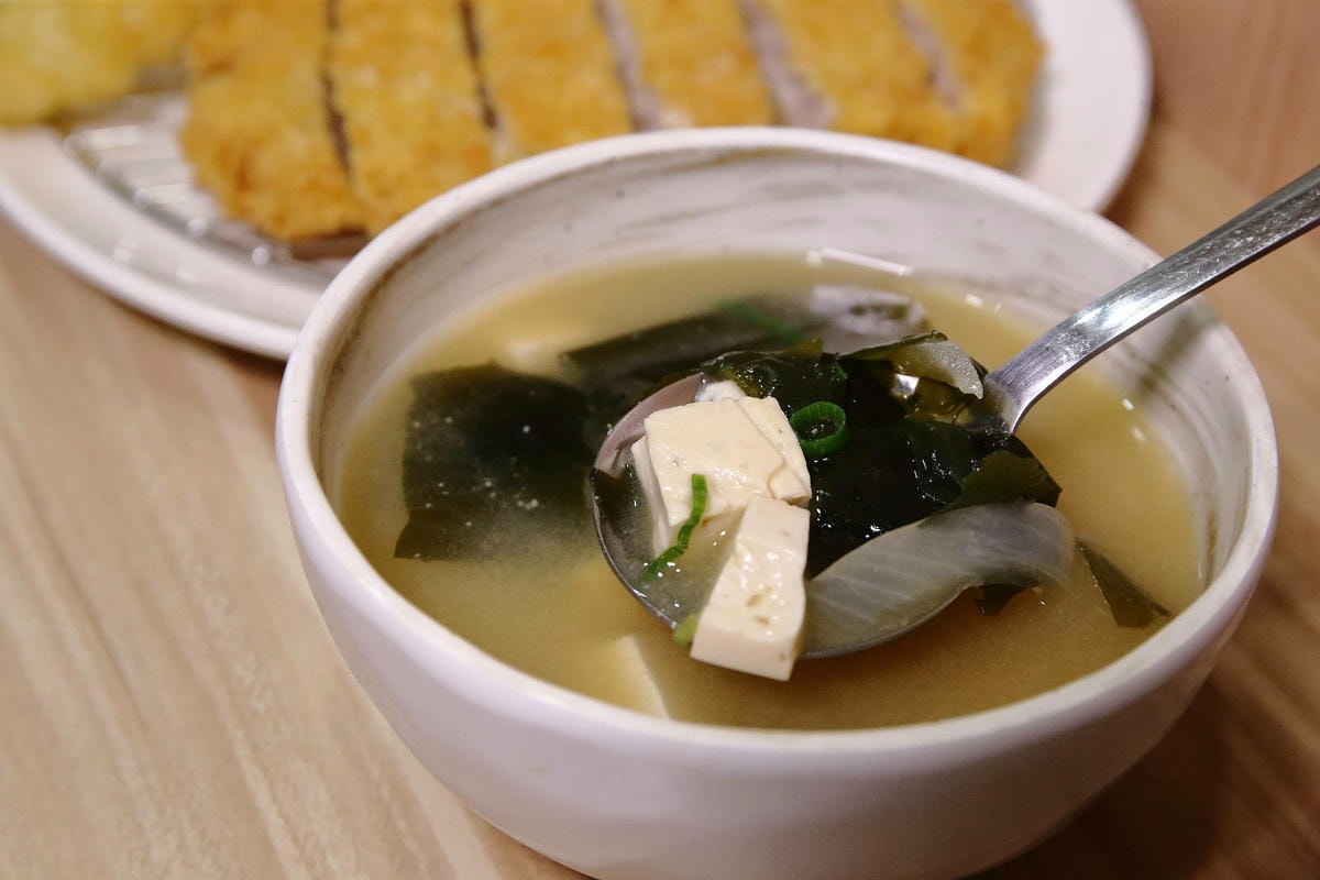 淡水平價丼飯、日式炸天婦羅推薦!隱藏版超人氣浮誇丼飯!19種