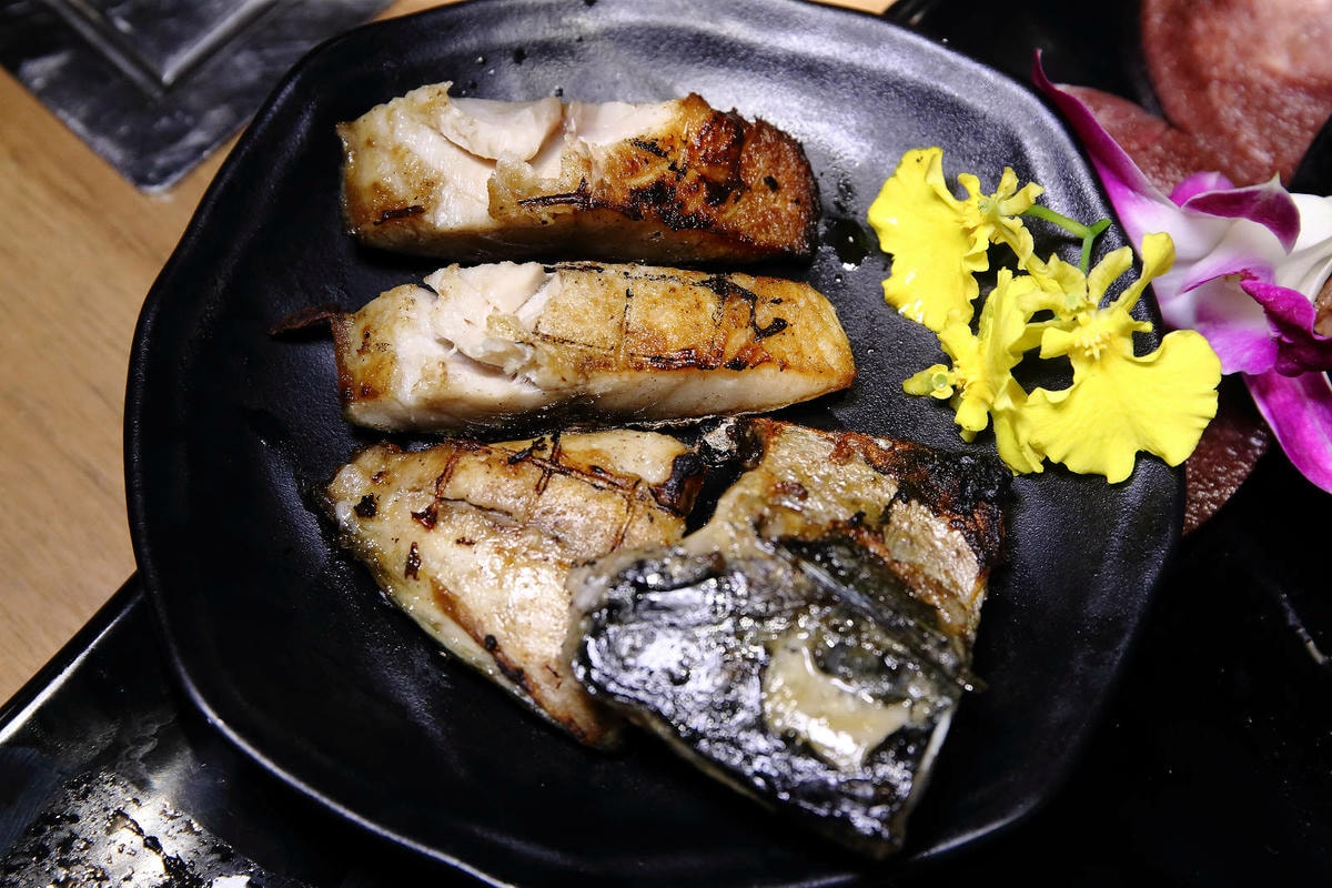 吃燒肉還能看海景?!基隆唯一無敵海景燒肉吃到飽!燒肉吃到飽推