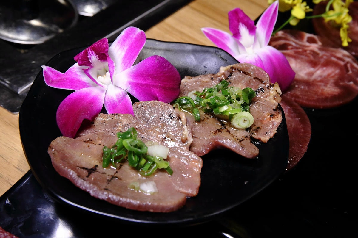 吃燒肉還能看海景?!基隆唯一無敵海景燒肉吃到飽!燒肉吃到飽推