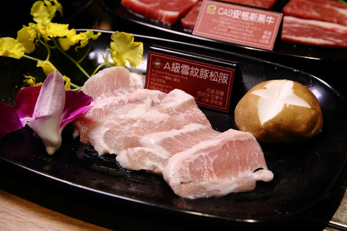 吃燒肉還能看海景?!基隆唯一無敵海景燒肉吃到飽!燒肉吃到飽推