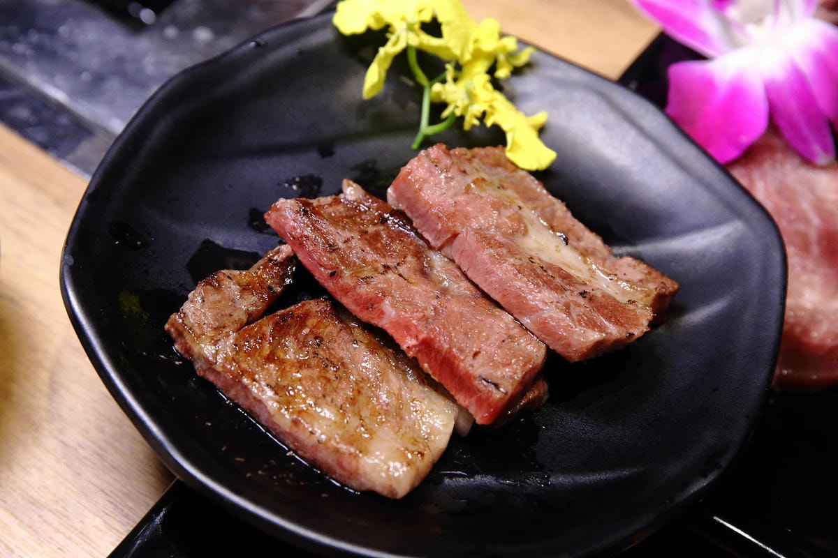 吃燒肉還能看海景?!基隆唯一無敵海景燒肉吃到飽!燒肉吃到飽推