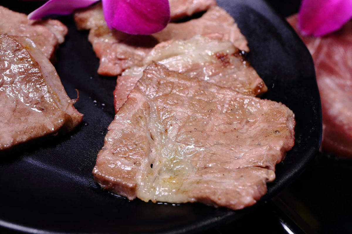 吃燒肉還能看海景?!基隆唯一無敵海景燒肉吃到飽!燒肉吃到飽推