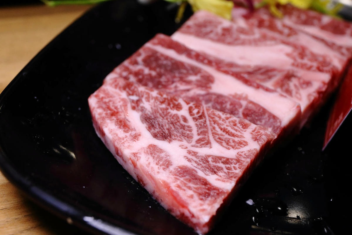 吃燒肉還能看海景?!基隆唯一無敵海景燒肉吃到飽!燒肉吃到飽推