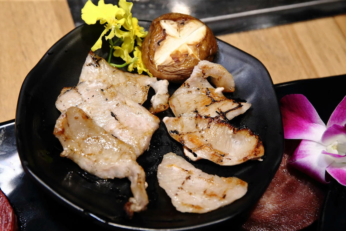 吃燒肉還能看海景?!基隆唯一無敵海景燒肉吃到飽!燒肉吃到飽推