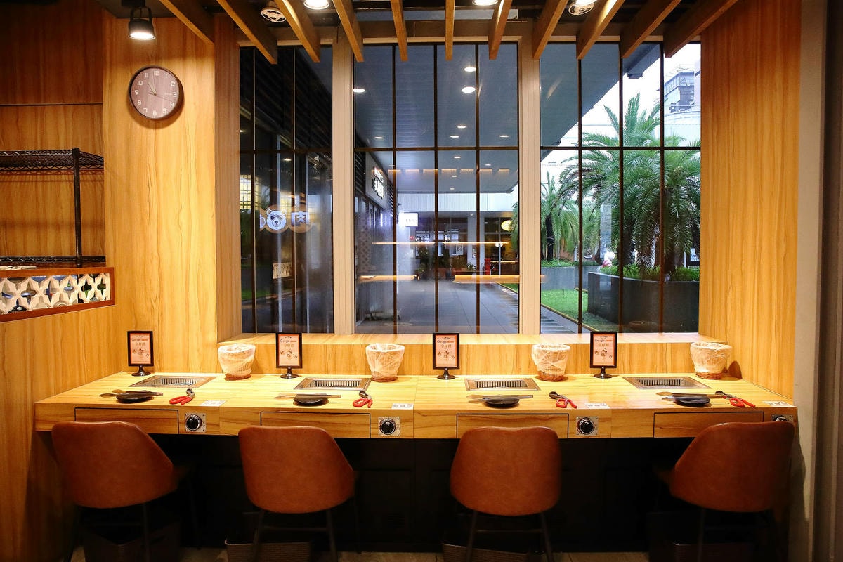 吃燒肉還能看海景?!基隆唯一無敵海景燒肉吃到飽!燒肉吃到飽推