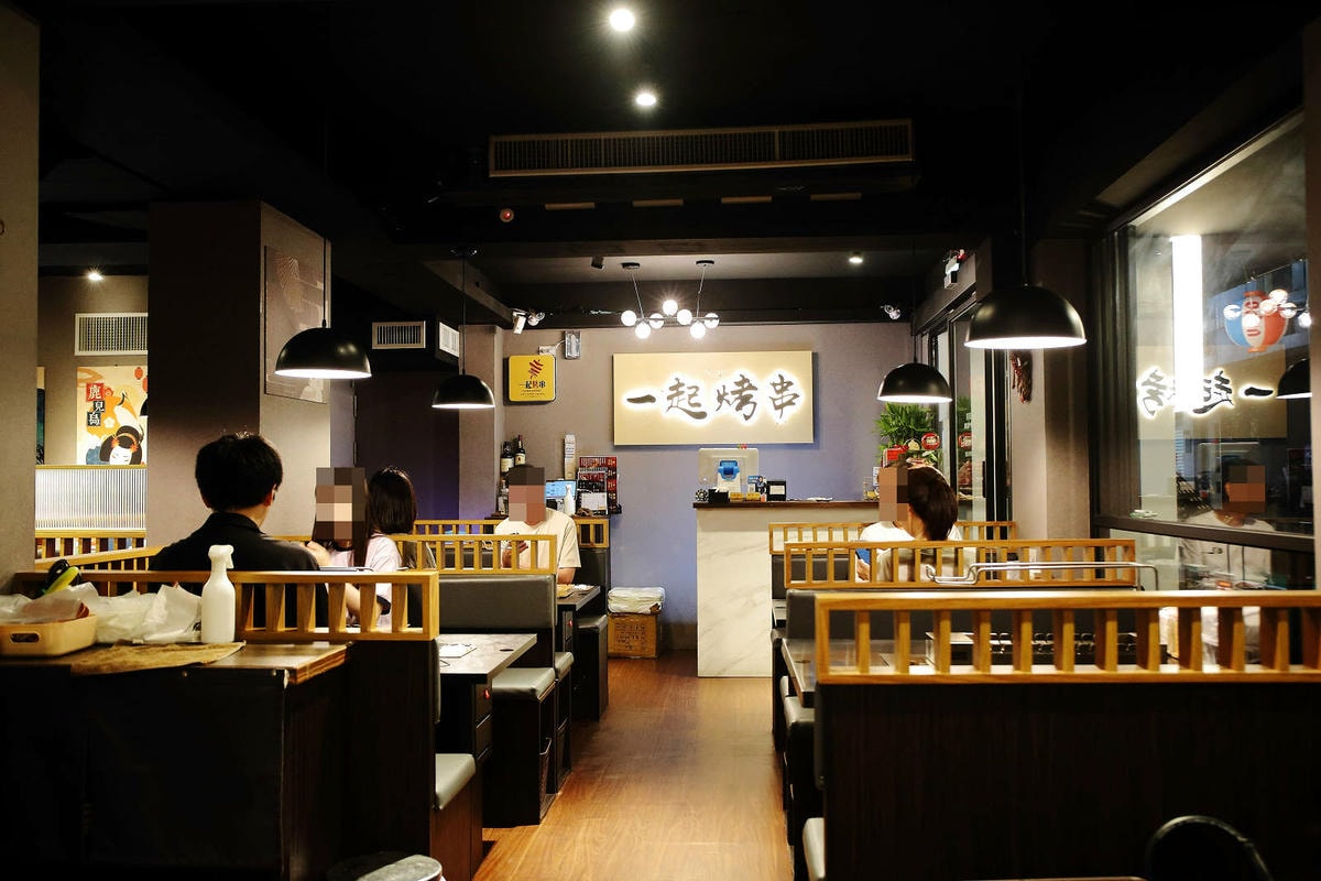 【新開店】串燒自動燒烤搶先吃!一起烤串-想吃什麼串燒放上去就