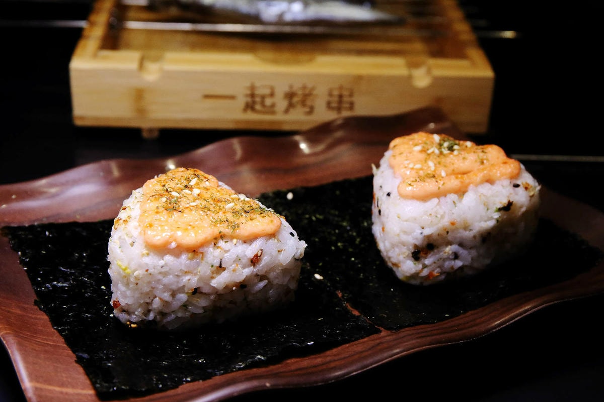 【新開店】串燒自動燒烤搶先吃!一起烤串-想吃什麼串燒放上去就