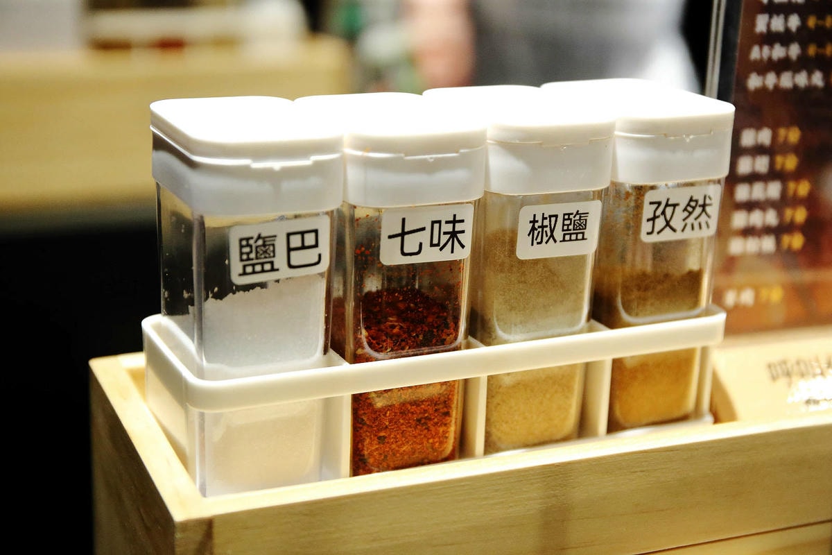 【新開店】串燒自動燒烤搶先吃!一起烤串-想吃什麼串燒放上去就