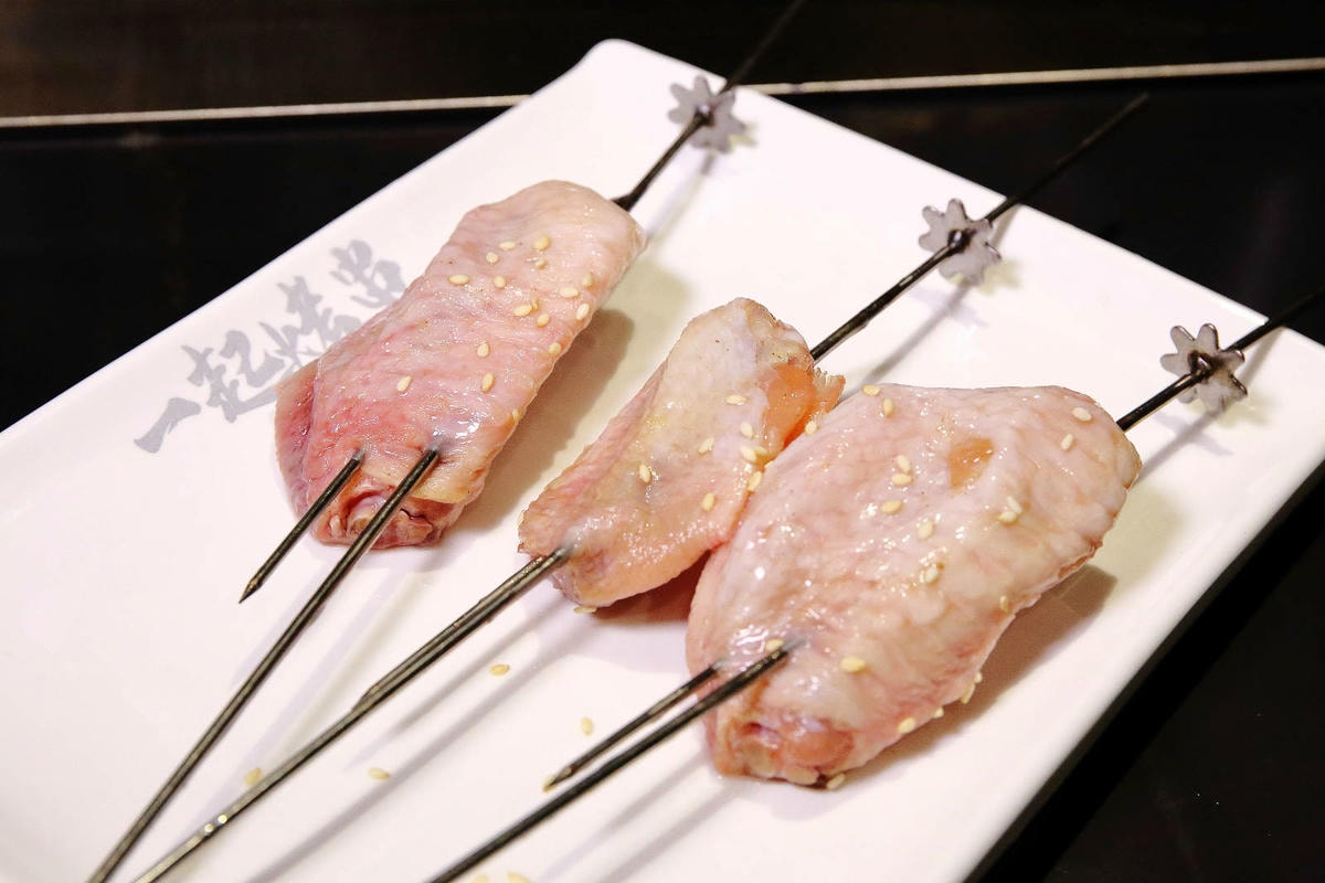 【新開店】串燒自動燒烤搶先吃!一起烤串-想吃什麼串燒放上去就