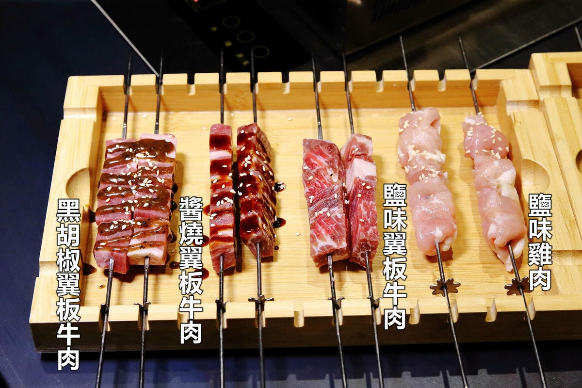 【新開店】串燒自動燒烤搶先吃!一起烤串-想吃什麼串燒放上去就