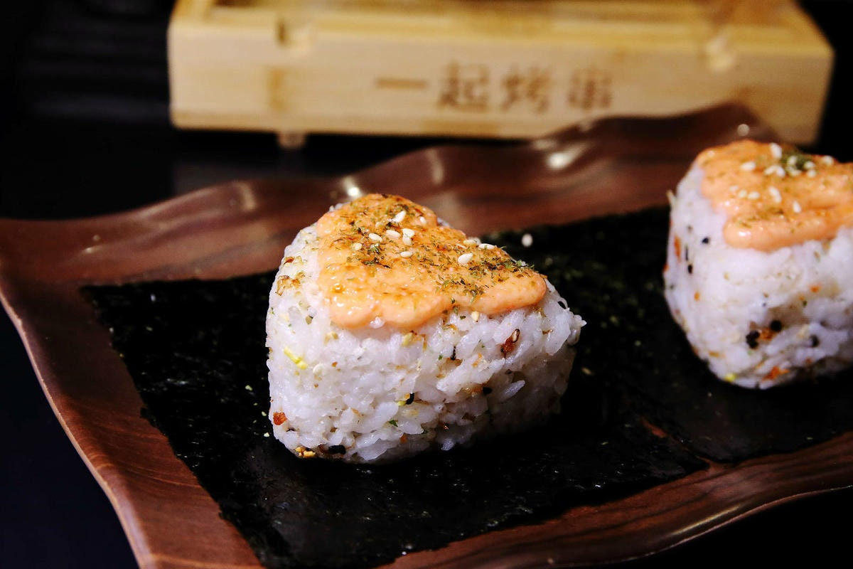 【新開店】串燒自動燒烤搶先吃!一起烤串-想吃什麼串燒放上去就