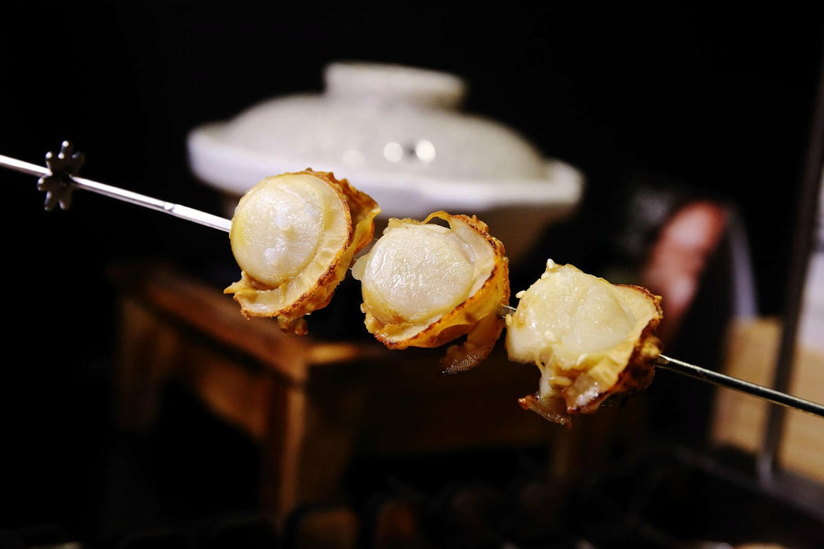 【新開店】串燒自動燒烤搶先吃!一起烤串-想吃什麼串燒放上去就