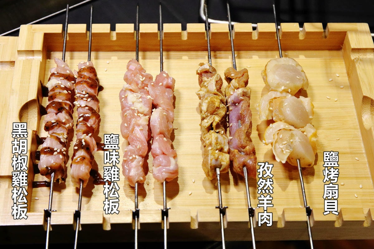 【新開店】串燒自動燒烤搶先吃!一起烤串-想吃什麼串燒放上去就