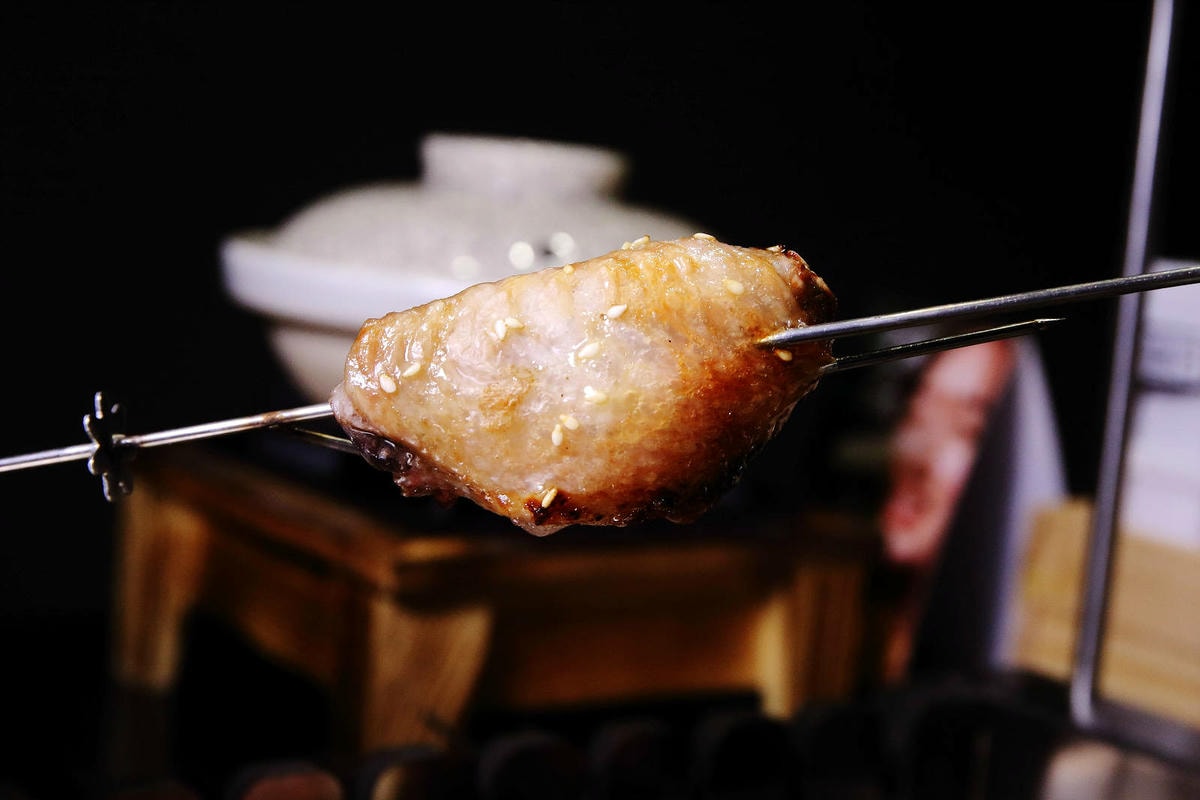 【新開店】串燒自動燒烤搶先吃!一起烤串-想吃什麼串燒放上去就