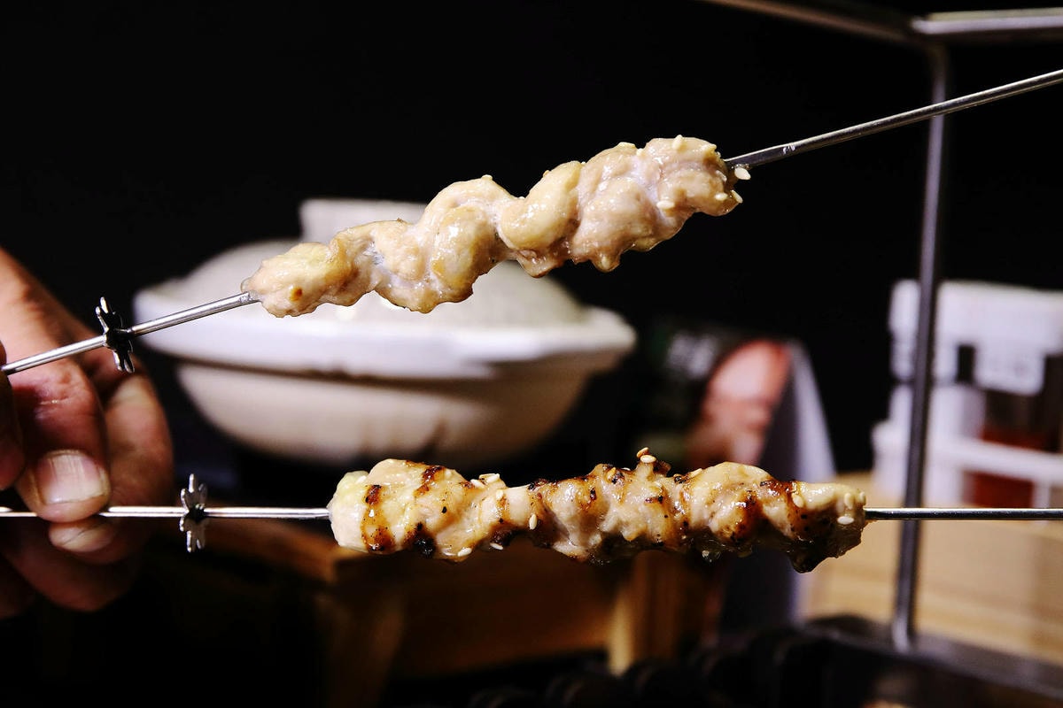 【新開店】串燒自動燒烤搶先吃!一起烤串-想吃什麼串燒放上去就