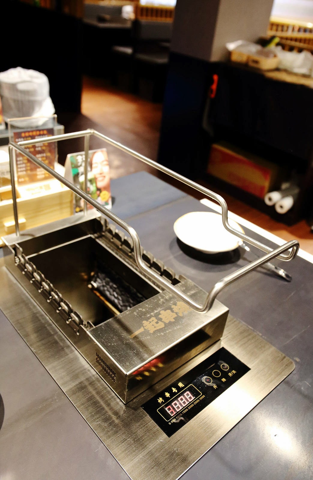 【新開店】串燒自動燒烤搶先吃!一起烤串-想吃什麼串燒放上去就